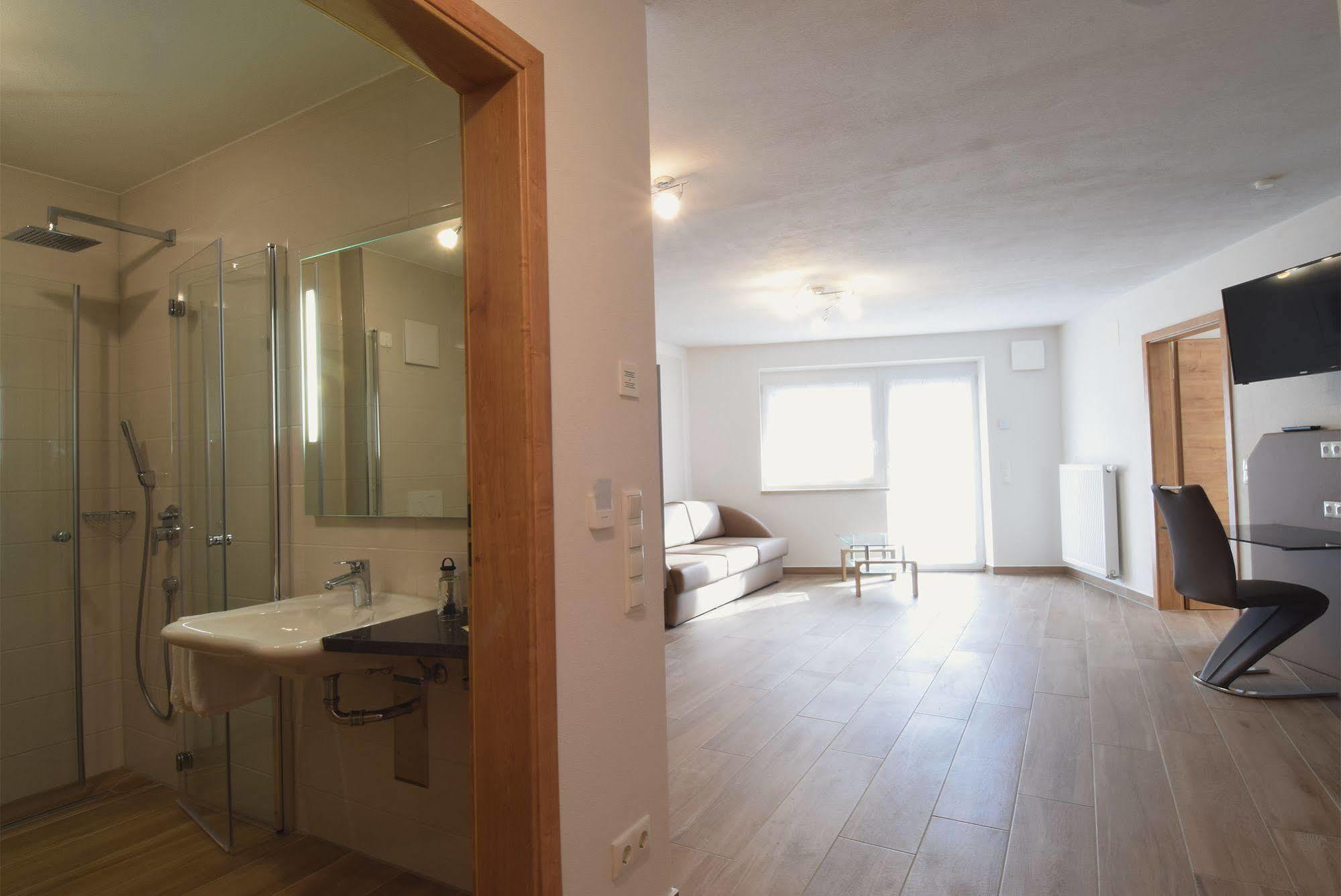 Aparthotel Donaustern アスバッハ・ボイメンハイム エクステリア 写真