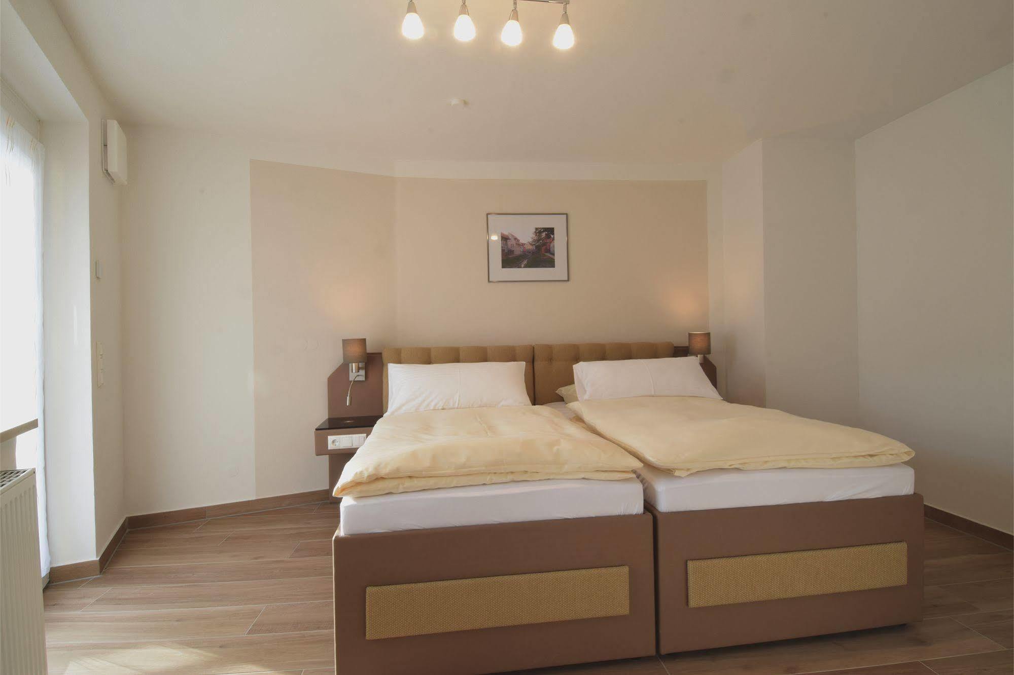 Aparthotel Donaustern アスバッハ・ボイメンハイム エクステリア 写真