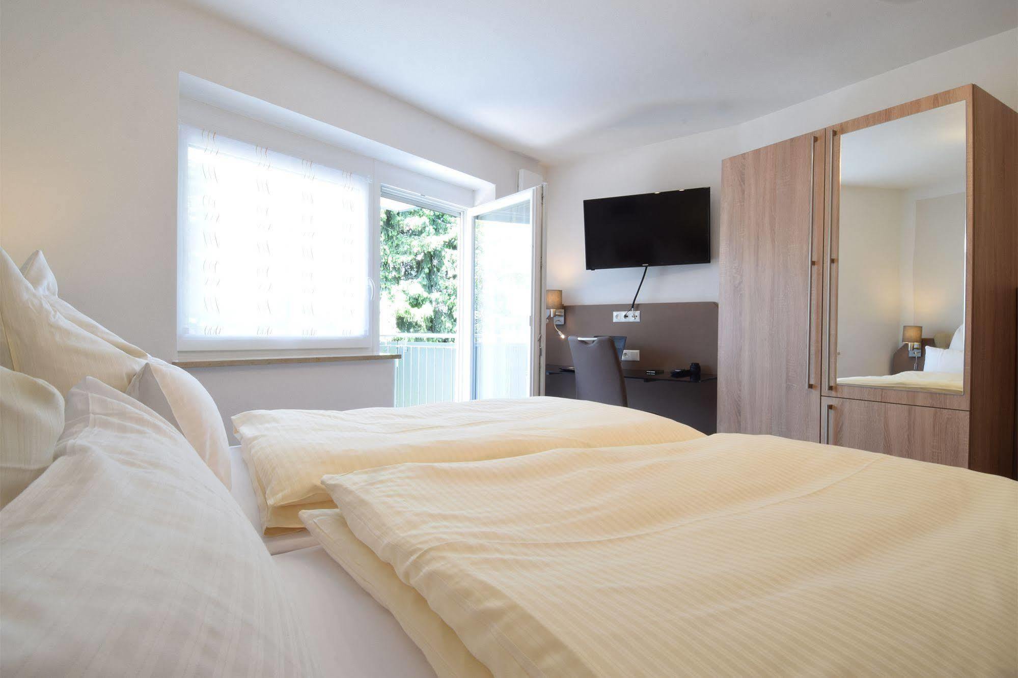 Aparthotel Donaustern アスバッハ・ボイメンハイム エクステリア 写真