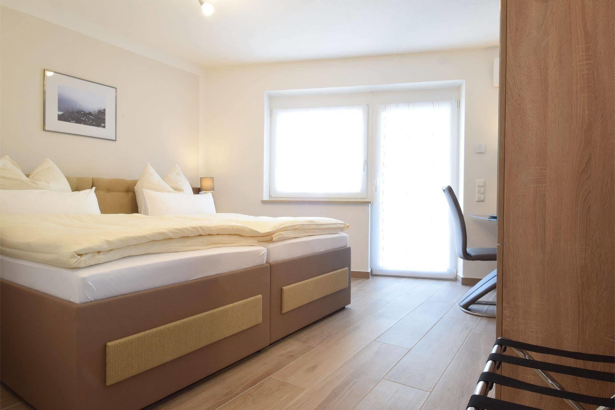 Aparthotel Donaustern アスバッハ・ボイメンハイム エクステリア 写真